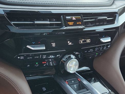 Used 2022 Acura MDX SH-AWD w/ Advance Package image 16