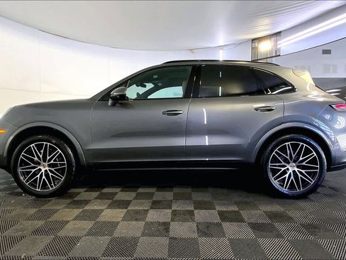 Used 2025 Porsche Cayenne image 2