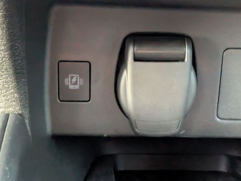 Used 2025 Nissan Versa SR w/ Trunk Package FWD image 20