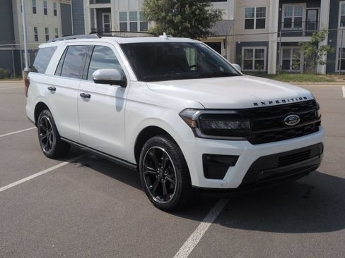 Certified 2024 Ford Expedition Limited AWD/4WD image 2
