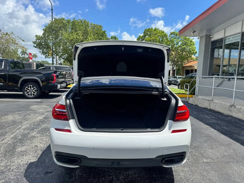 Used 2019 BMW 740i w/ M Sport Package RWD image 7