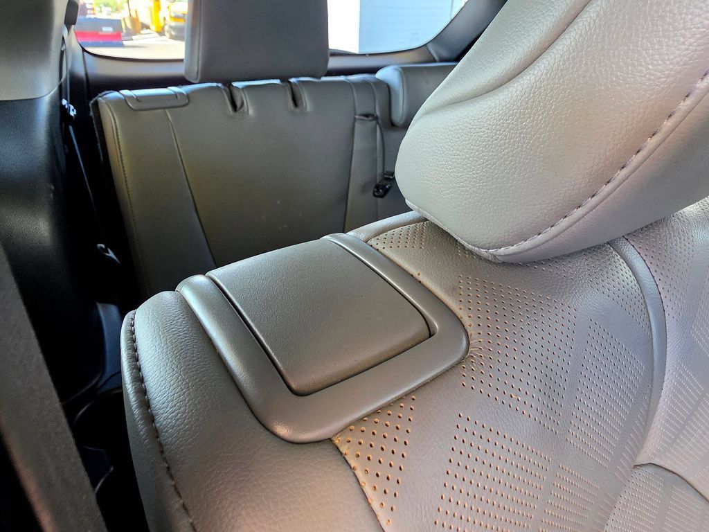 Used 2021 Toyota Highlander Platinum AWD/4WD image 70