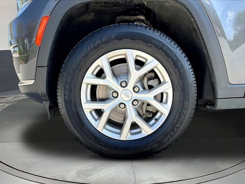Used 2023 Jeep Grand Cherokee L Limited AWD/4WD image 38