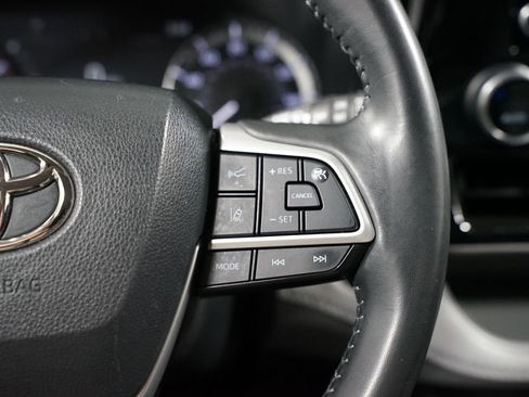 Used 2023 Toyota Highlander LE FWD image 13
