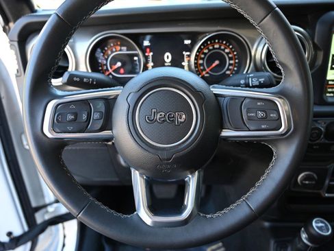 Used 2023 Jeep Gladiator Overland image 25