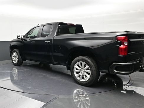 Used 2023 Chevrolet Silverado 1500 Custom image 3
