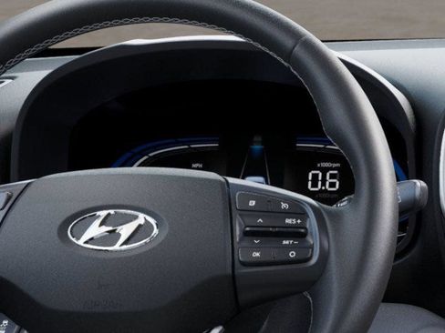 Certified 2025 Hyundai Venue SEL FWD image 14