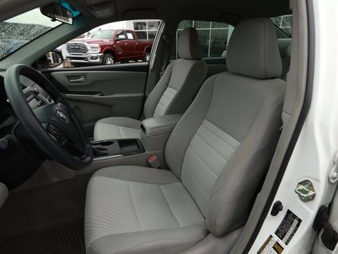 Used 2017 Toyota Camry LE image 21