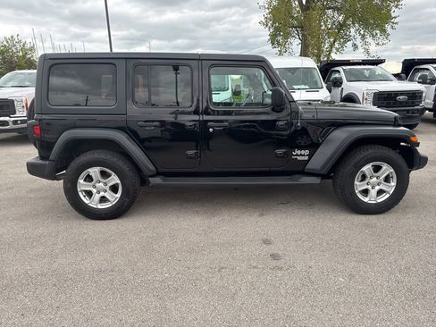 Used 2019 Jeep Wrangler Unlimited Sport S AWD/4WD image 7