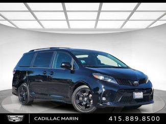 Used 2020 Toyota Sienna SE w/ Nightshade Edition FWD video 1