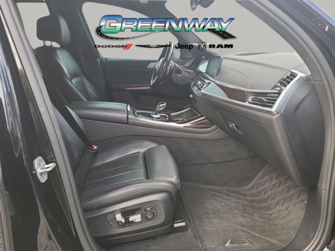 Used 2022 BMW X7 M50i image 10