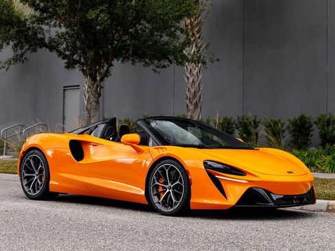 Used 2026 McLaren Artura Vision image 2
