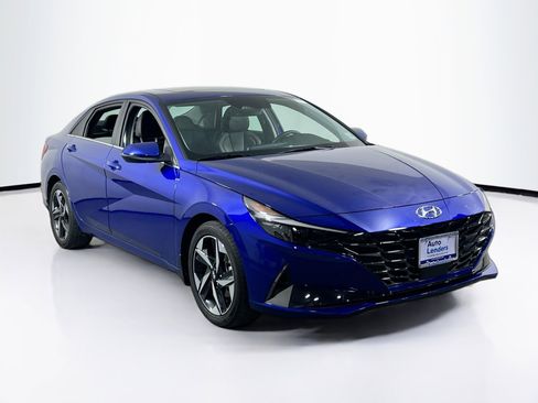Used 2023 Hyundai Elantra Limited w/ Cargo Package FWD image 3
