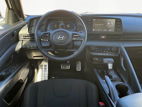 Certified 2025 Hyundai Elantra Sport image 5
