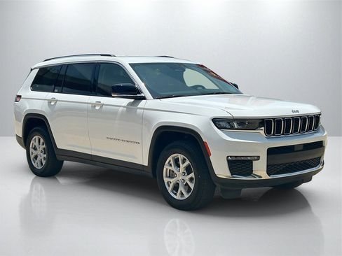 Used 2023 Jeep Grand Cherokee L Limited image 3