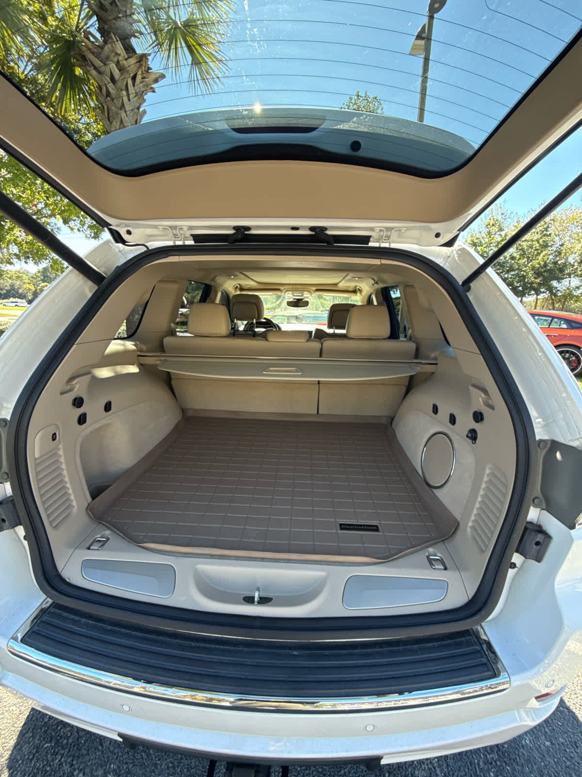 Used 2018 Jeep Grand Cherokee Overland AWD/4WD image 8
