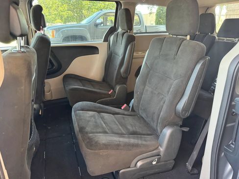 Used 2016 Dodge Grand Caravan SXT FWD image 11