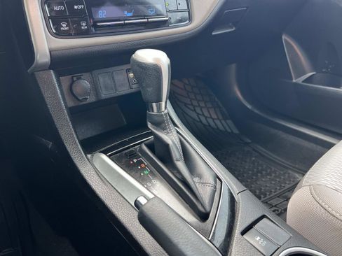 Used 2017 Toyota Corolla LE image 16