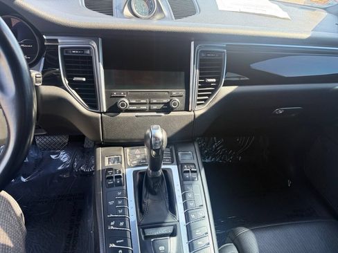 Used 2018 Porsche Macan AWD/4WD image 11