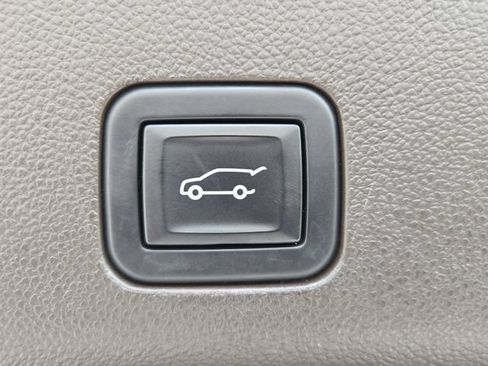 Certified 2022 GMC Yukon SLT w/ SLT Luxury Package RWD image 6