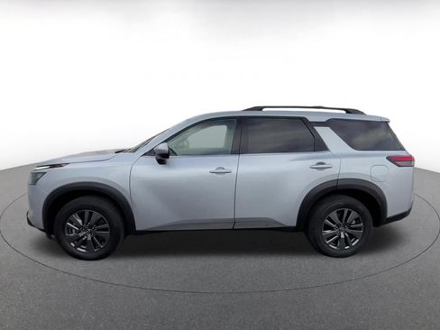 Used 2025 Nissan Pathfinder SV FWD image 9