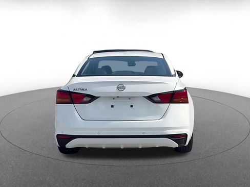 Used 2025 Nissan Altima 2.5 SV FWD image 12