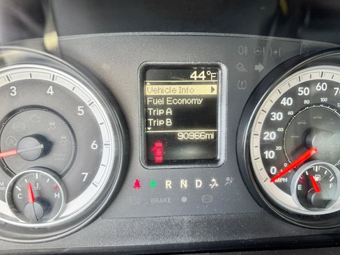 Used 2014 RAM 1500 Express image 33