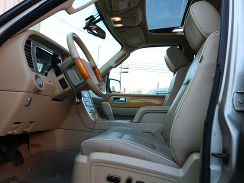 Used 2008 Lincoln Navigator 4WD image 16