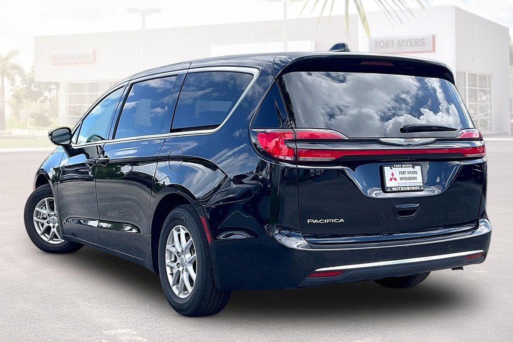 Used 2025 Chrysler Pacifica Select FWD image 26