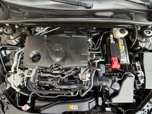 Used 2023 Toyota Camry SE FWD image 9