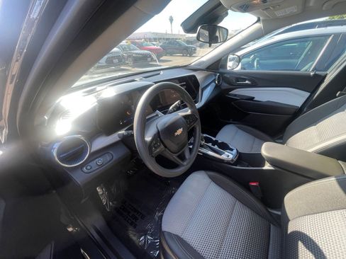 Used 2025 Chevrolet Trax LT image 34