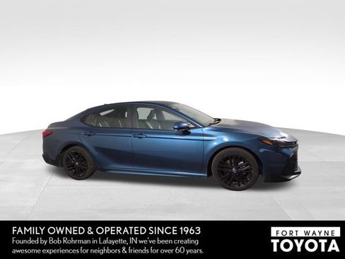 Used 2025 Toyota Camry SE FWD image 5