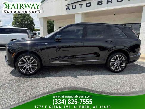 Used 2026 Cadillac Vistiq Sport w/ LPO, Floor Liner Package AWD/4WD image 3
