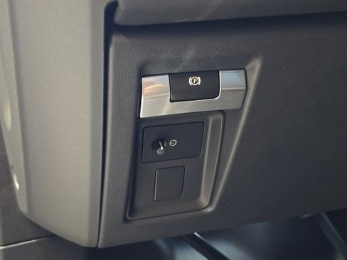 New 2026 Land Rover Defender 130 X-Dynamic SE image 13