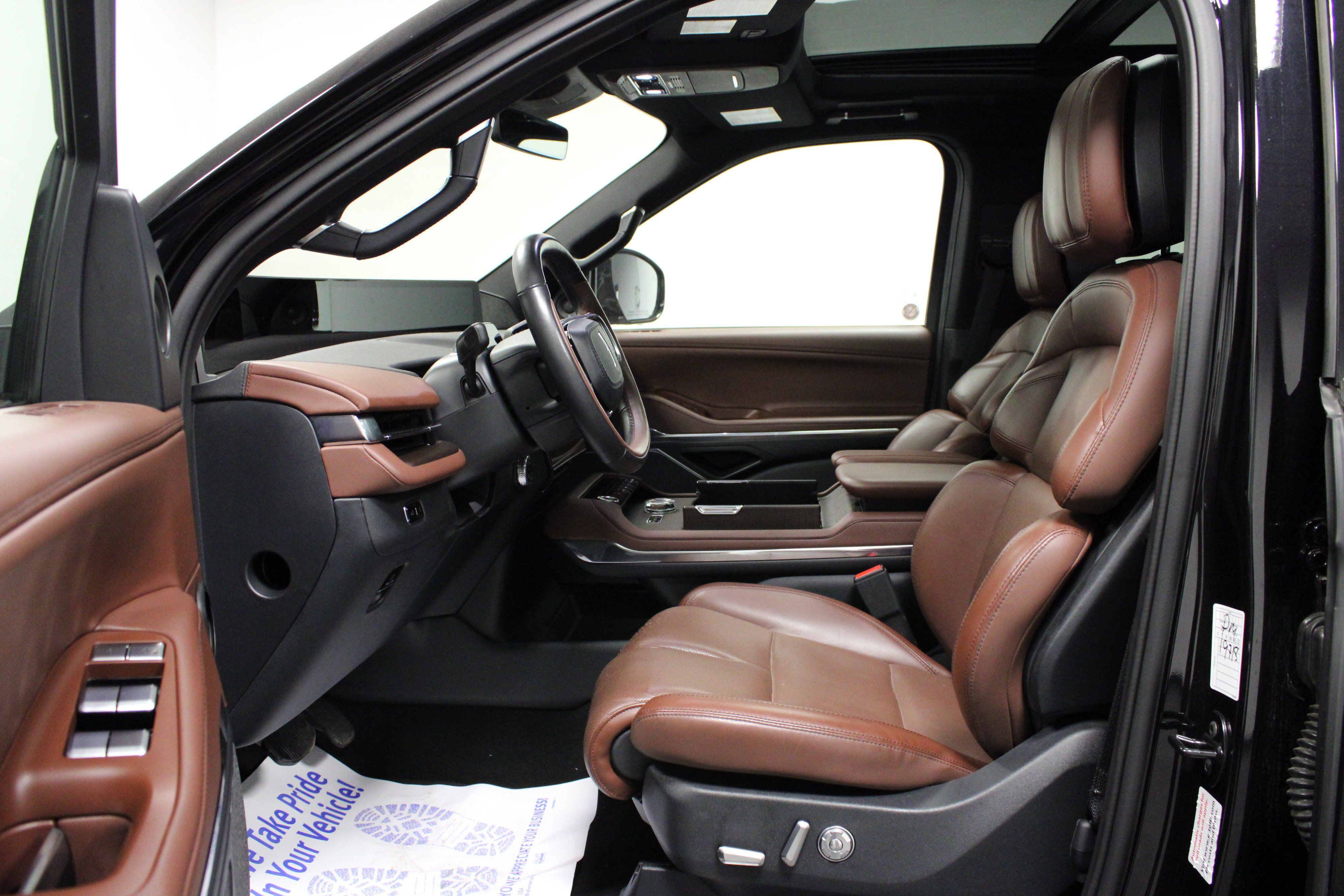 Used 2025 Lincoln Navigator Reserve AWD/4WD image 12