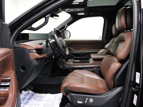 Used 2025 Lincoln Navigator Reserve AWD/4WD image 12