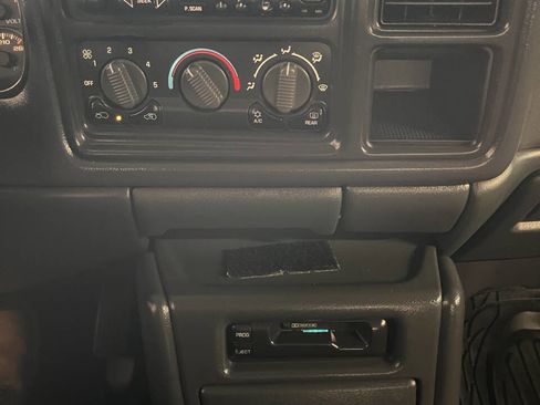 Used 2002 Chevrolet Silverado 2500 LS w/ Electrical Convenience Pkg image 13