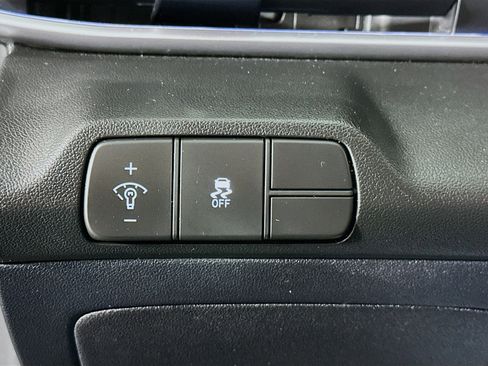 Used 2024 Hyundai Elantra SEL image 17