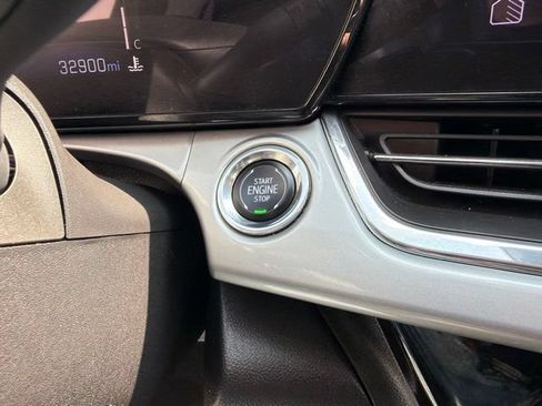 Used 2025 Chevrolet Trax LT FWD image 19