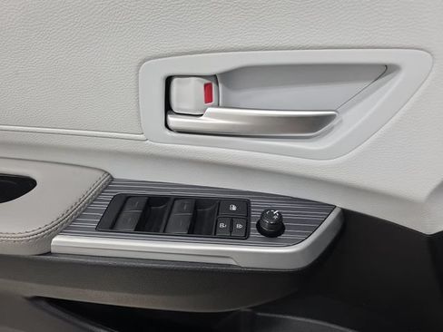 Certified 2026 Toyota Sienna XLE FWD image 25