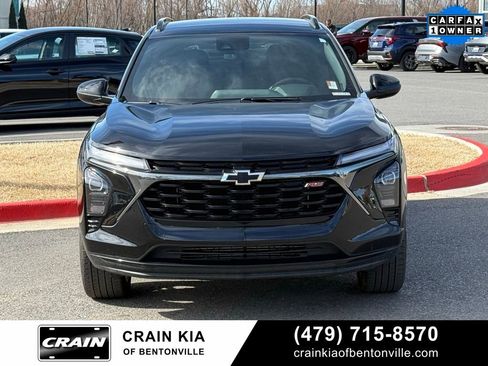 Used 2025 Chevrolet Trax RS image 2