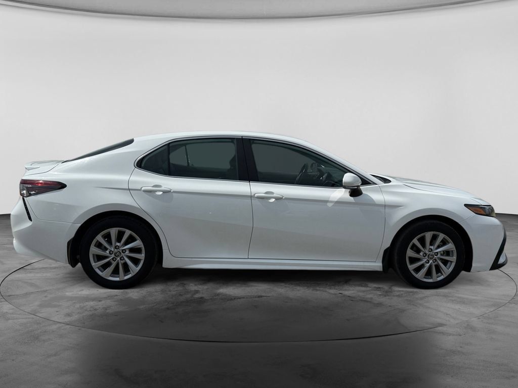 Used 2024 Toyota Camry SE FWD image 11