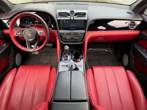 Used 2023 Bentley Bentayga image 38