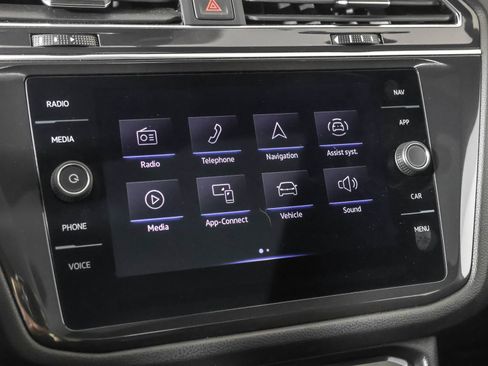 Used 2023 Volkswagen Tiguan SEL R-Line image 33