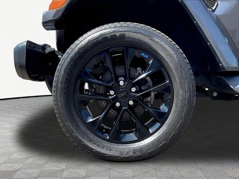 Used 2023 Jeep Wrangler Unlimited Sahara AWD/4WD image 33