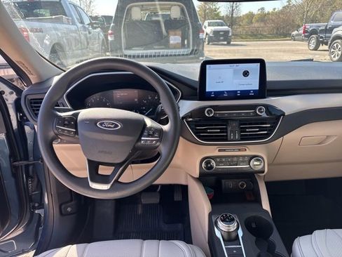 Used 2020 Ford Escape SE image 11