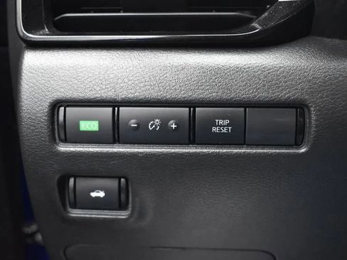 Used 2023 Nissan Sentra SV image 21