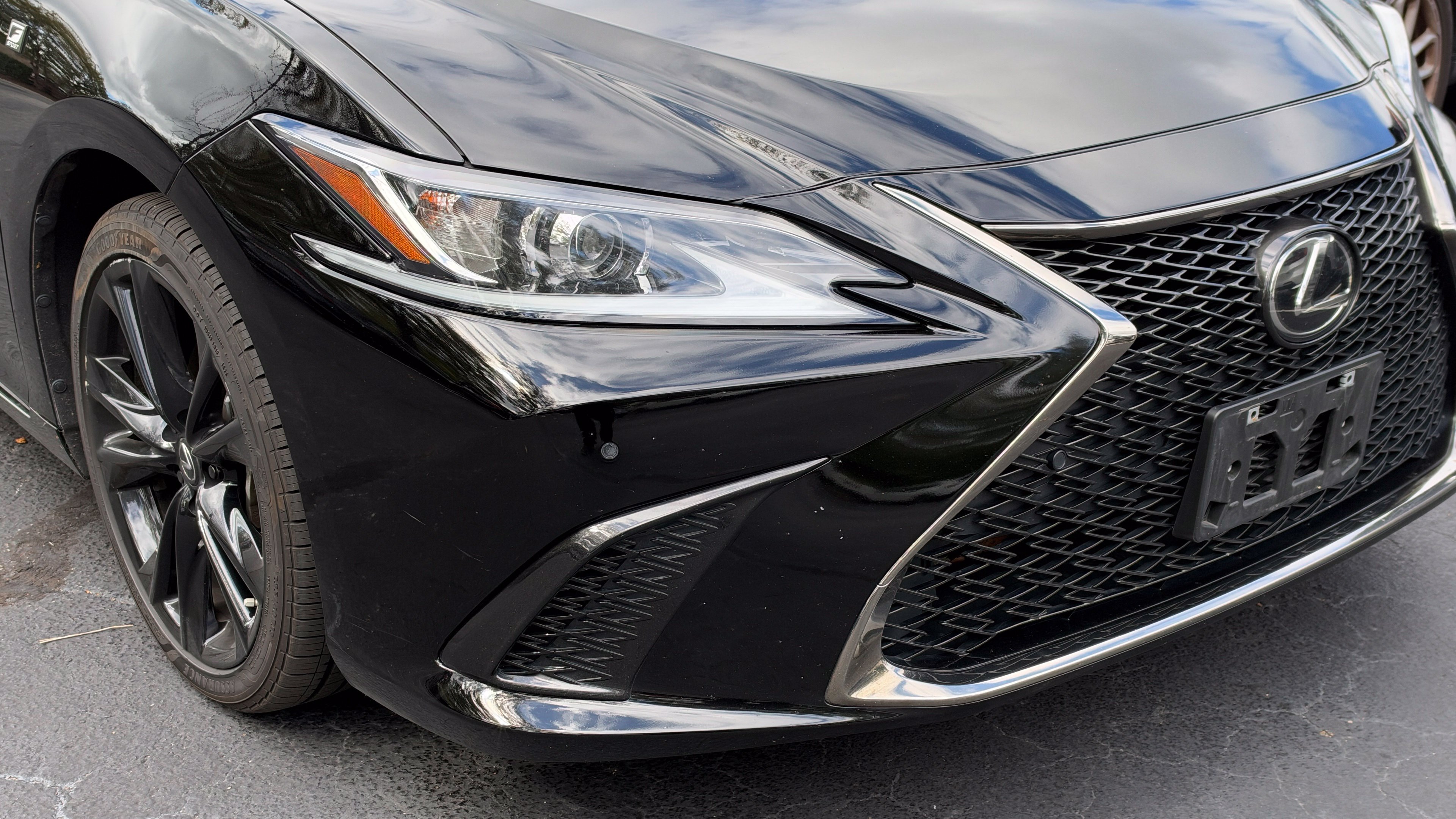 Used 2021 Lexus ES 350 F Sport w/ Special Edition FWD image 2
