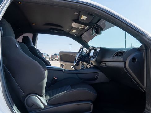 Used 2022 Dodge Challenger R/T RWD image 10