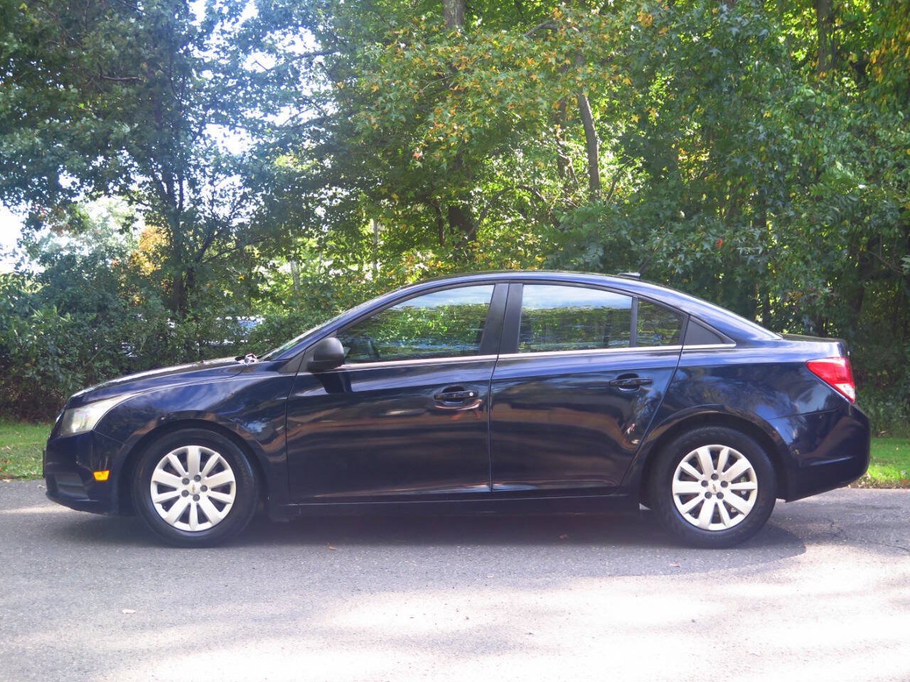 Used 2011 Chevrolet Cruze LS w/ Connectivity Package FWD image 2
